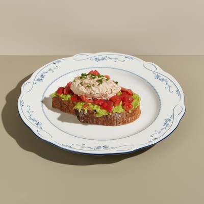 Хрустящий тост с тунцом и гуакамоле