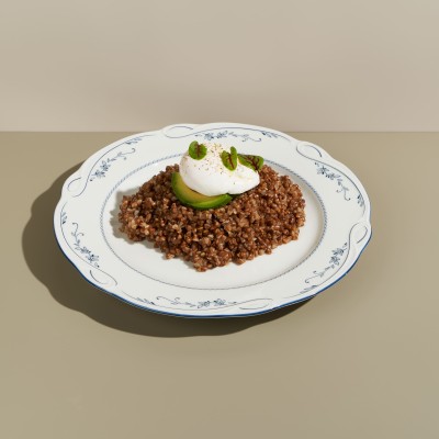 Греча с пармезаном и яйцом пашот	